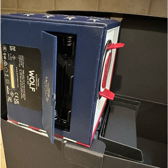 NIB Wolf American Flag Single Watch Winder - Picture 2 of 15